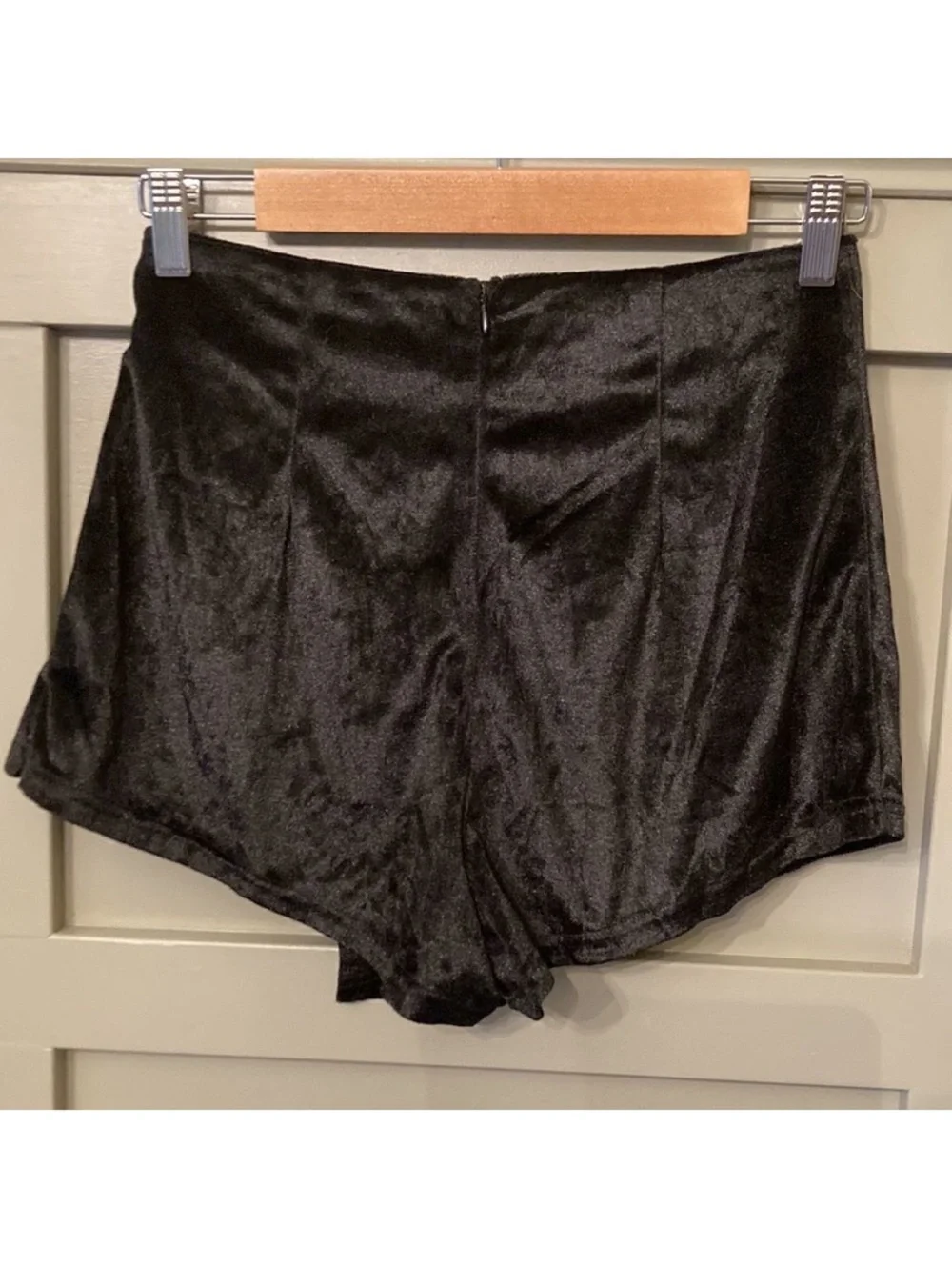 L'atiste By Amy Black Velvet Floral Embroidered Skort & Crop Top Set Size Small - Picture 13 of 15